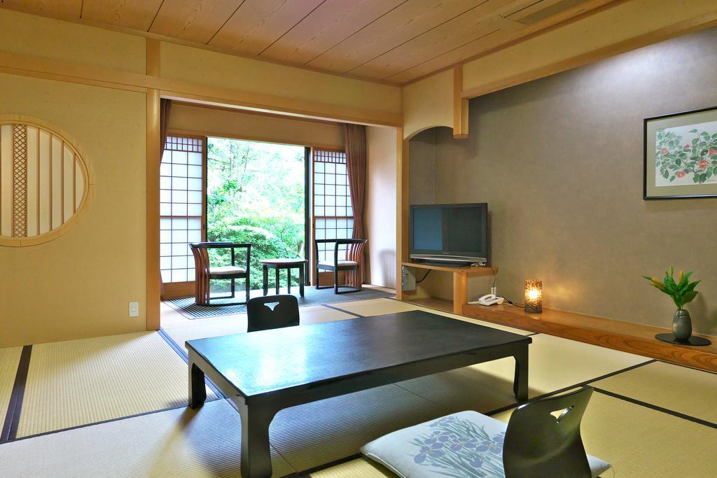 Yuraku Hotel Awara Quarto foto
